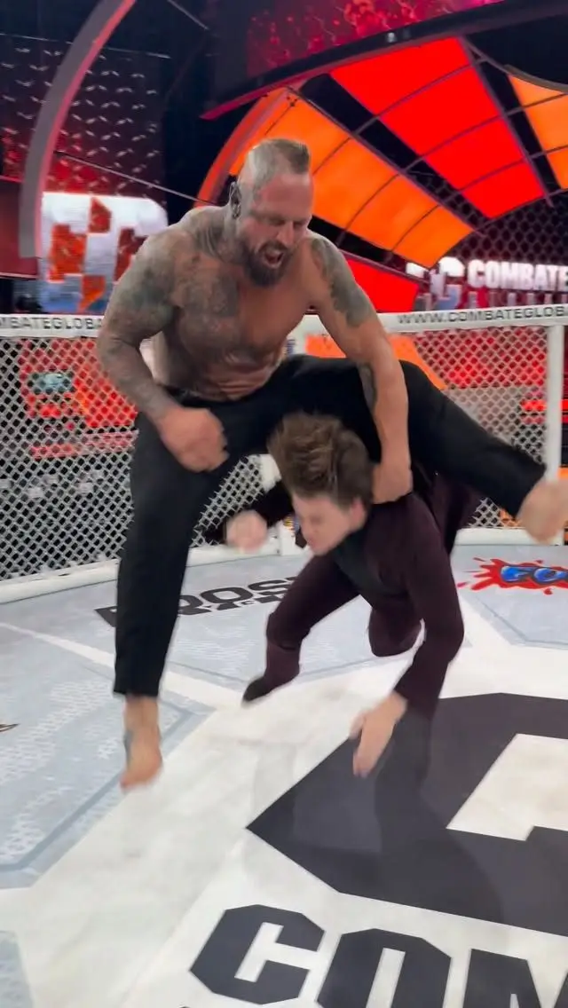 MMA > pro wrestling? Combate Global